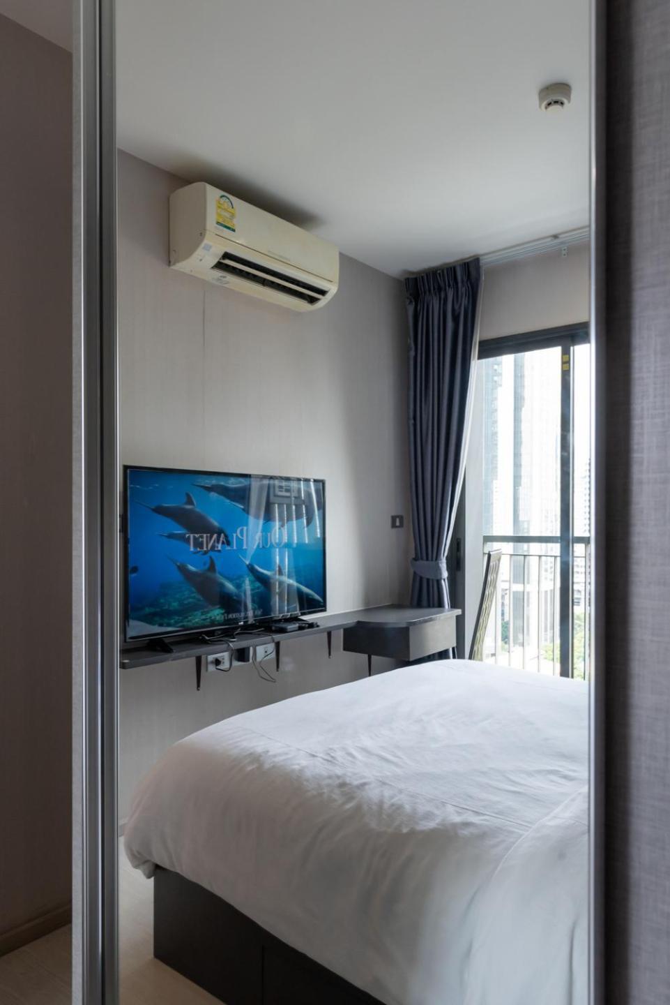 Luxurious With Train Access Pangsapuri *